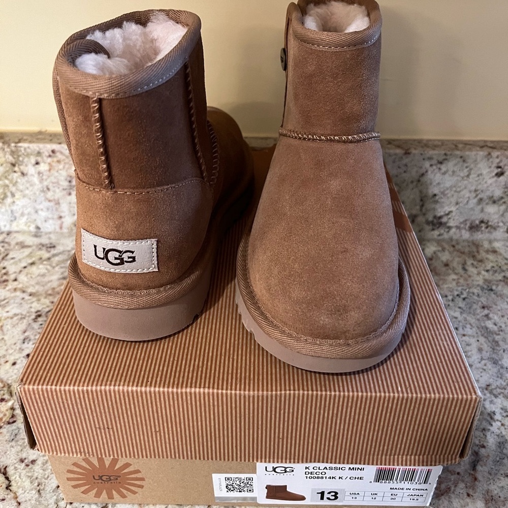 Uggs - Girls Size 1- NEW